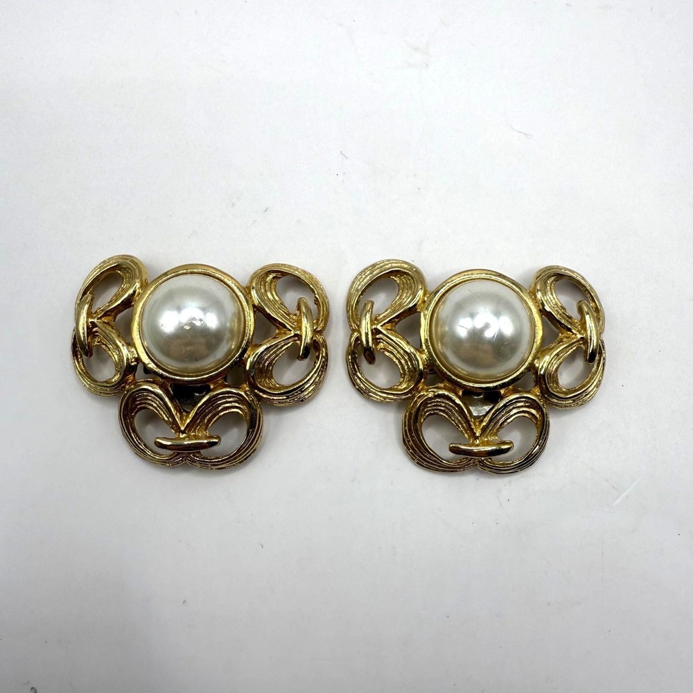Vintage Gold Tone Pearl Sweater Clip – Mid Century‎ Elegant Accessory